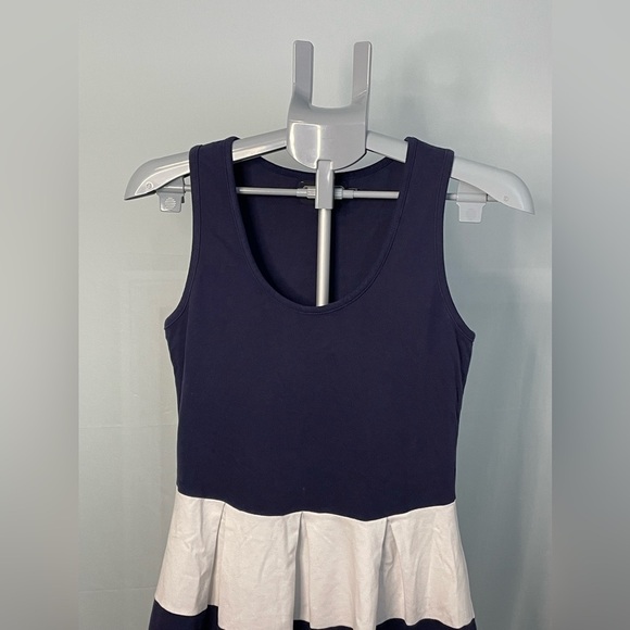 Duffield Lane. LUDINGTON DRESS IN NAVY & WHITE COLORBLOCK. UPF50+ MEDIUM - Picture 5 of 8